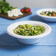 Bol à soupe 340 ml en pulpe de canne à sucre biodégradable rempli de soupe chaude – LSI Distribution